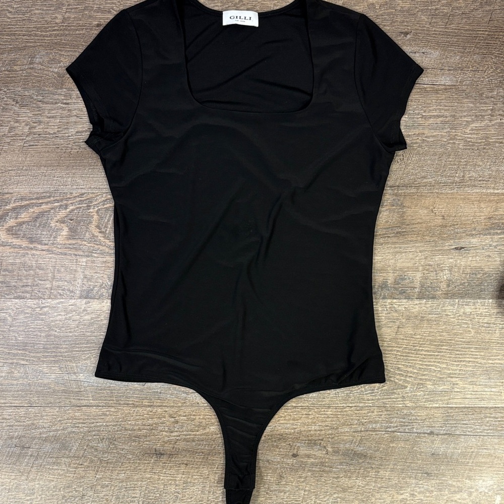 GILLI Black Square-Neck Bodysuit – Size M